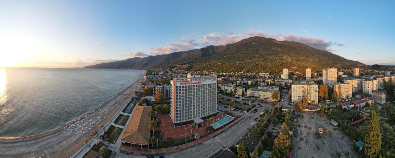 Grand Hotel Abkhazia Gagra Bagian luar foto